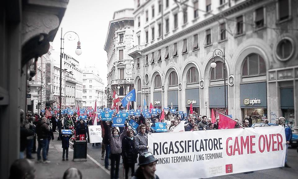 18 novembre 2012: manifestazione per l'ambiente "Rigassificatore Game Over" promossa da Trieste Libera.