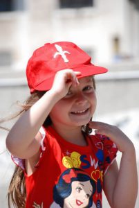 Una bambina alla manifestazione di Trieste Libera fuori dalla Commissione Tributaria di Trieste.