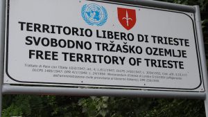 Cartello di confine tra Italia e Territorio Libero di Trieste.