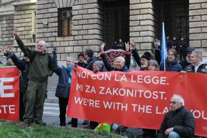 29 febbraio 2016: presidio del Movimento Trieste Libera davanti al tribunale di Trieste.