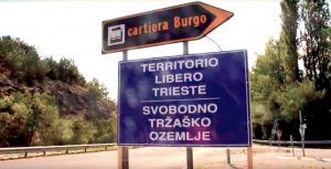 Cartello di Trieste Libera esposto sul confine tra Italia e Territorio Libero di Trieste.