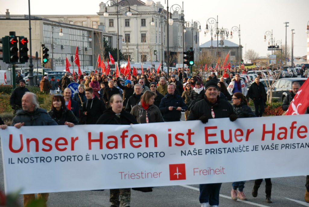 8 dicembre 2013: Trieste Libera organizza il corteo "Il futuro va in porto".
