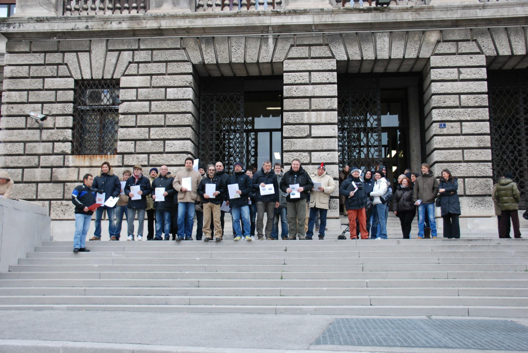 23 marzo 2013: Trieste Libera presidia il Tribunale di Trieste