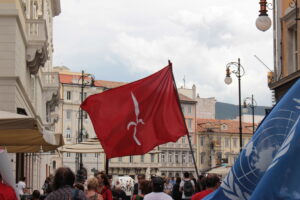 27 dicembre 2014: Trieste Libera organizza una manifestazione a difesa del Porto Franco Nord dopo che il Parlamento italiano ne ha ingannevolmente approvata la sdemanializzazione su influsso di politici locali.